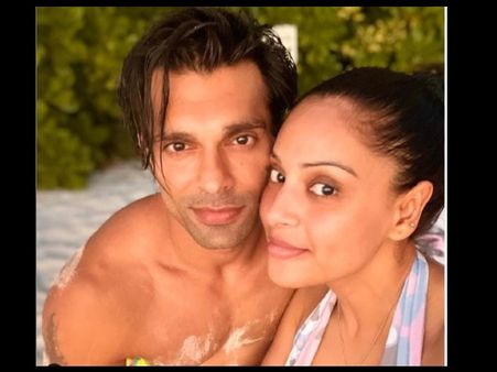 करण सिंह ग्रोवर के जन्मदिन पर बिपाशा बसु बिकिनी में दिखीं बेहद Hot, मालदीव में सिजलिंग रोमांस