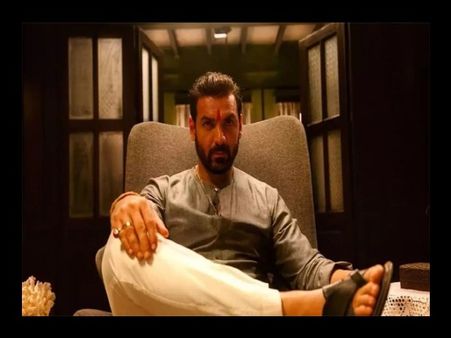 सिनेमाघर खुलते ही जॉन अब्राहम के खतरनाक एक्शन का तूफान, 3 बड़े सुपरस्टार्स के साथ कांटे की टक्कर