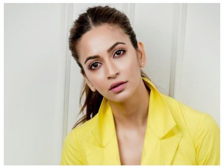 मलेरिया बीमारी में कृति खरबंदा ने पूरी की 14 फेरे की शूटिंग, तेजी से घटा वजन, खुद बताई वजह !