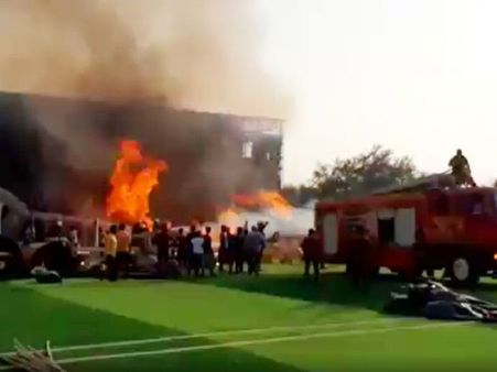 प्रभास - सैफ अली खान स्टारर आदिपुरूष के सेट पर आग, आज ही शुरू हुई थी शूटिंग, मौके पर 10 फायर ब्रिगेड