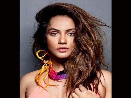 क्या नीतू चंद्रा अपनी अगली फ़िल्म के लिये हॉलीवुड निर्देशकों के साथ कर रही हैं बातचीत?