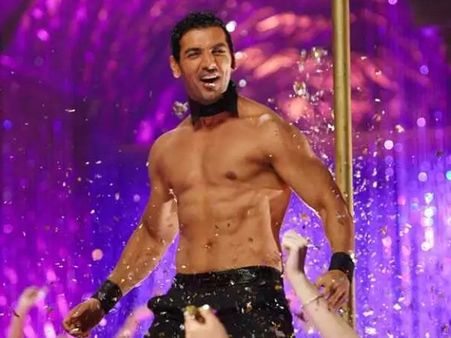 जॉन अब्राहम ने अवॉर्ड्स शो को बताया सर्कस, बोले- 'पहले एक्टर्स नाचते हैं, फिर ये Award लेते हैं'