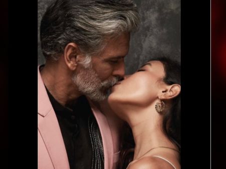 मिलिंद सोमन ने पत्नी अंकिता के साथ शेयर की बोल्ड किसिंग फोटो, वायरल POST