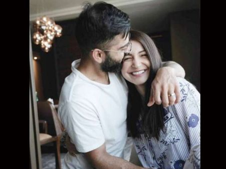 दो महीने की हुई विराट कोहली- अनुष्का शर्मा की बेटी वामिका, कपल ने शेयर की क्यूट सी तस्वीर