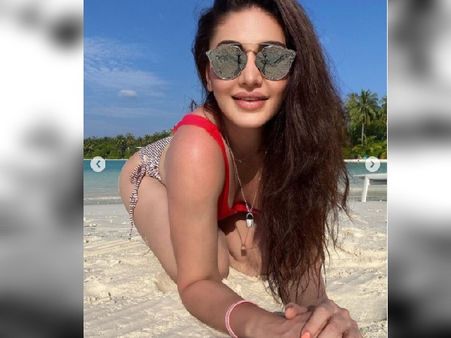 'कांटा लगा' फेम शेफाली जरीवाला की सबसे बोल्ड बिकिनी Photos, लगा दी इंटरनेट पर आग