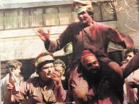 होली पर ऋषि कपूर को याद कर इमोशनल हुईं नीतू कपूर, अमिताभ बच्चन के साथ साझा पुरानी यादें!