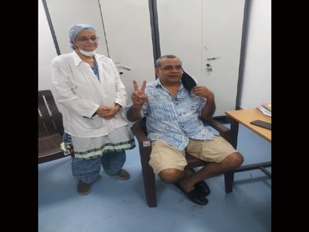 कोरोना के बढ़ते मामलों के बीच परेश रावल ने लगवाई वैक्सीन, जानिए किसको कहा धन्यवाद?
