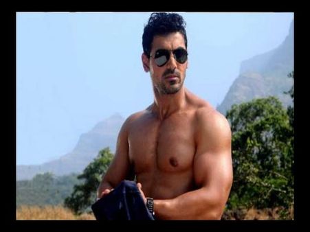 एक विलेन रिटर्न्स के सेट से जॉन अब्राहम की न्यूड तस्वीर, एक्टर ने बोला- कपड़ों का इंतजार, बेहद HOt