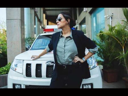थ्रिलर फिल्म 'ए थर्सडे' में पुलिस अफसर बनी हैं नेहा धूपिया, शानदार First Look हुआ रिलीज