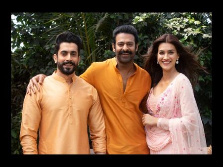 प्रभास की सीता बनेंगी कृति सेनन,'आदिपुरुष' की पहली सुपरहिट तस्वीर, राम- सीता और लक्ष्मण, बड़ी खबर