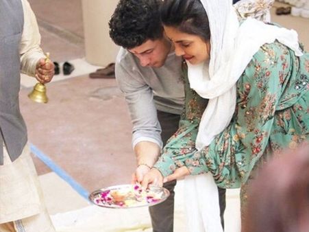 प्रियंका चोपड़ा ने बढ़ाया अपना बिज़नेस, खोला न्यूयॉर्क में रेस्टॉरेंट, निक जोनस ने की पूजा