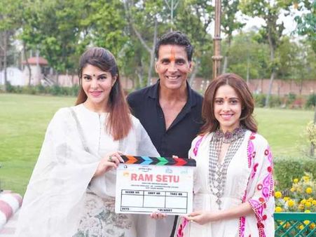 'राम सेतु' मुहूर्त पूजा: साथ दिखे अक्षय कुमार, जैकलीन, नुसरत समेत फिल्म की पूरी टीम, देंखे PHOTOS
