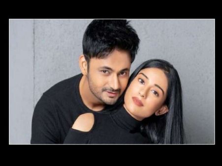 बेटे को ब्रेस्टफीड करातीं अमृता राव की तस्वीर आयी सामने, भावुक पति ने लिखा- ये अनोखा और मैजिकल है