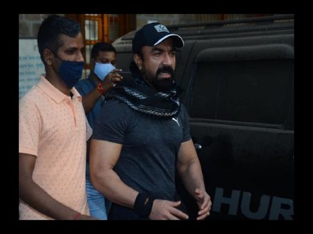 बॅालीवुड ड्रग्स रैकेट: 8 घंटे की कड़ी पूछताछ के बाद एजाज खान गिरफ्तार, सामने आयी चौंकाने वाली रिपोर्ट !