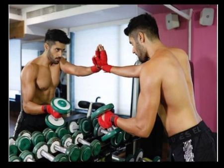 'गदर 2' में सनी देओल के फिल्मी बेटे का धुआंधार एक्शन, गजब का बॅाडी ट्रांसफॉर्मेशन, देखिए PICS