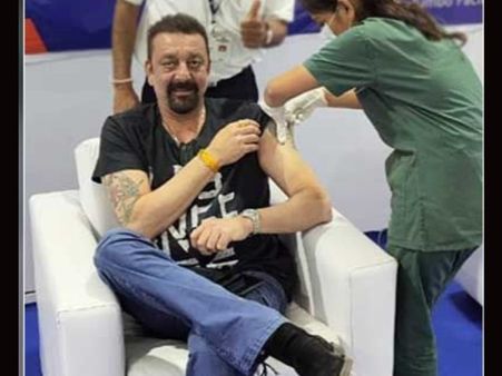 संजय दत्त ने लगवाया Covid Vaccine का पहला डोज़, शेयर की नए लुक में तस्वीरें