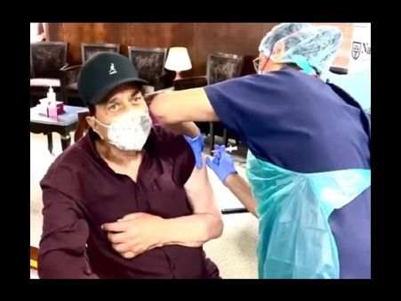 85 साल के धर्मेंद्र ने लगवाई कोरोना वैक्सीन, Video में बोला-ये दिखावे के लिए नहीं है, जोश आ गया