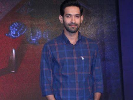 बॉलीवुड में तेज़ी से फैल रहा कोरोना, एक्टर विक्रांत मसीह भी कोरोना पॉज़िटिव