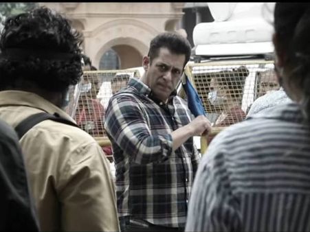 सलमान खान ने किया 'राधे' ट्रेलर रिलीज डेट का ऐलान, फैंस बोले- 'जो हुकुम भाईजान'