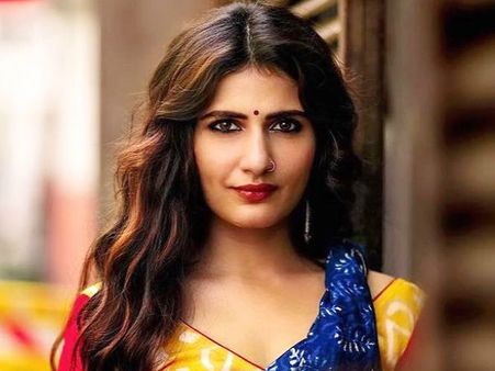 फातिमा सना शेख ने ट्रोलर्स को दिया करारा जवाब, कुछ फैंस ने इसे टी-शर्ट पर प्रिंट करने का दिया सुझाव!