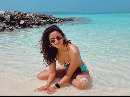 कोरोना के भयानक मंजर को देख आलिया भट्ट ने बढ़ाया मदद का हाथ, लेकिन हो गईं ट्रोल- वजह है मालदीव