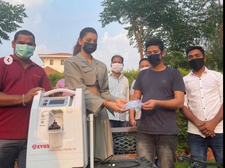 Corona Horrific : उर्वशी रौतेला की नेक पहल, उत्तराखंड में की बड़ी मदद, डोनेट किए ऑक्सीजन कन्‍सन्‍ट्रेटर्स