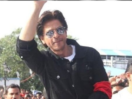 'पठान' का क्रू मेंबर कोरोना पॉजिटिव, शाहरुख खान हुए क्वारंटाइन? क्या है पूरी सच्चाई- जानिए