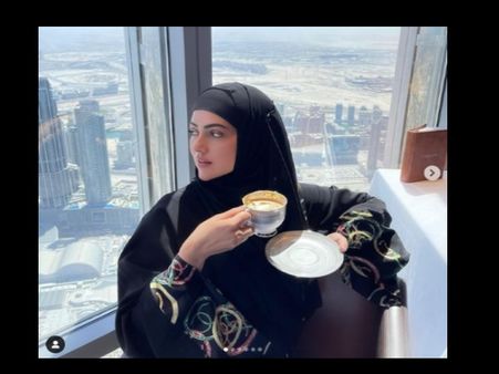 सना खान को पति ने दिया सबसे महंगा गिफ्ट, बुर्ज खलीफा के टॅाप पर पिलाई गोल्ड प्लेटेड कॅाफी, देखिए Pics