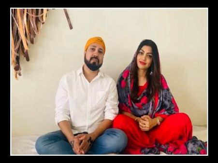 मीका सिंह और पारस छाबड़ा की एक्स गर्लफ्रेंड आकांक्षा पुरी की सगाई, Video देख फैंस हुए हैरान !