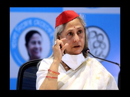 रोड शो में जीप पर सेल्फी लेने चढ़े फैन को जया बच्चन ने मारा जोरदार धक्का, Video देख भड़के फैंस
