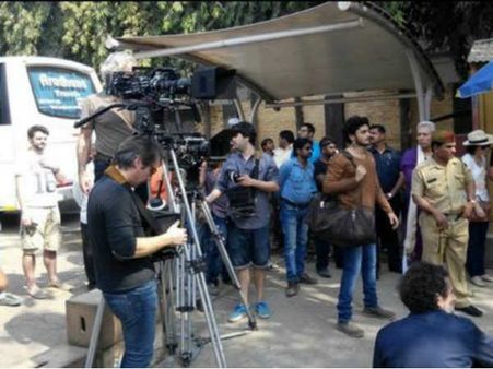 फिल्म इंडस्ट्री ने मुख्यमंत्री से कर्फ्यू में मांगी राहत- हो रहा है करोड़ों का नुकसान, लाखों वर्कर मुश्किल में