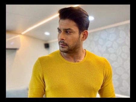 ऑक्सीजन सिलेंडर की कालाबाजारी पर सिद्धार्थ शुक्ला का दहला दिल- लोग मर रहे हैं, कितना नीचे गिर चुके हैं