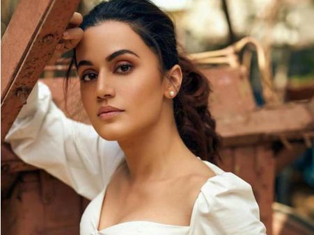 तापसी पन्नू ने कोरोना केस पर मांगी मदद, ट्रोलर ने बोला- अपनी कार दे दे, एक्ट्रेस का मुंहतोड़ जवाब