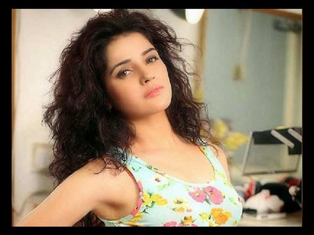 पिया बाजपेयी के भाई का कोरोना से निधन, मांगी थी ट्वीट से मदद - वेंटिलेटर चाहिए मेरा भाई मर रहा है