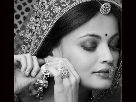 ऐश्वर्या राय बच्चन की जुड़वा बहन लग रहीं हैं स्नेहा उल्लाल, वायरल हुई लेटेस्ट तस्वीर!