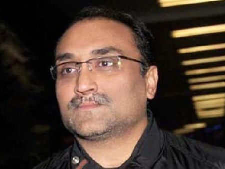 आदित्य चोपड़ा की कोरोना में बड़ी मदद-  YRF के गोल्डन जुबली जश्न के बजट को करेंगे नेक कामों में खर्च