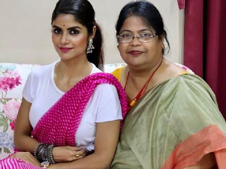 Happy Mothers Day : सायंतनी घोष से मेघा चक्रवर्ती तक, कोरोना में मां से दूर हैं ये TV स्टार्स, भेजा खास मैसेज