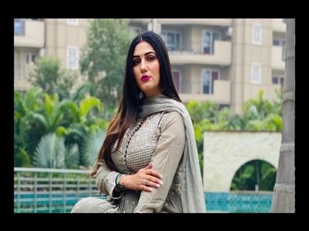 शादी के बाद पहली बार सपना चौधरी का दर्दनाक खुलासा- वो तारीख याद है, रात को 2 बजे घर आती थी Video