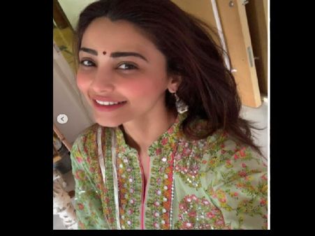 डेजी शाह ने बोला ईद मुबारक, ट्रोलर ने कहा-तू हिंदू है पहले अपना धर्म संभाल, एक्ट्रेस ने लगाई लताड़