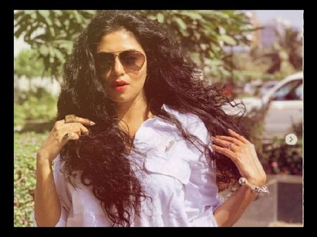 कविता कौशिक ने पुरानी बिकिनी तस्वीरों से लगाई इंटरनेट पर आग, अकेले में देखिए बेहद HOT