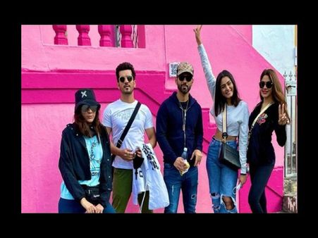 खतरों के खिलाड़ी 11 में लगेगी आग, निक्की तंबोली, महक चहल और आस्था का बिकिनी शूट, देखिए Pics