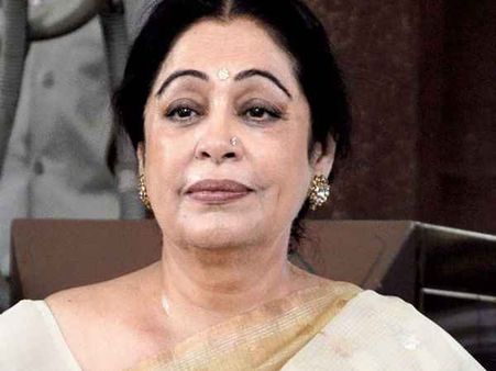 अस्पताल में भर्ती किरण खेर, 3 घंटे तक चली बोन मैरो सर्जरी, 5 महीने से चल रहा कैंसर का ईलाज