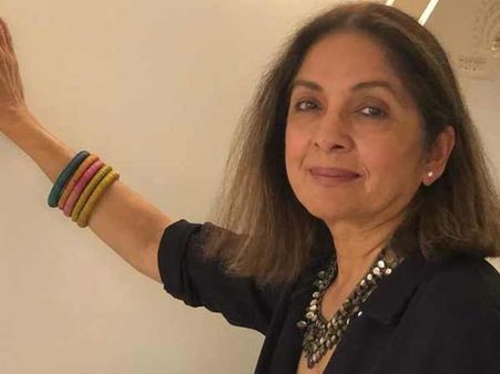 नीना गुप्ता ने बांटा अकेलेपन का दुख - सालों तक ना बॉयफ्रेंड था, ना पति, पिता ने दिया था साथ