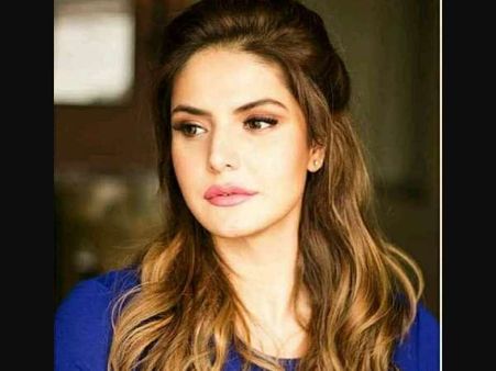 ज़रीन खान की मां अस्पताल में हुईं भर्ती, एक्ट्रेस ने फैंस से कहा- 'अपनी दुआओं में याद करें'