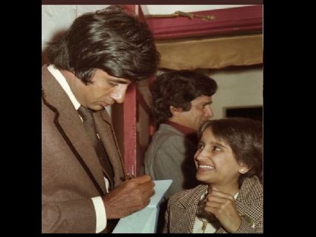 अमिताभ बच्चन को आयी जवानी के दिनों की याद, सूट-बूट में दिखाई पुरानी तस्वीर, बोला- वो दिन चले गए