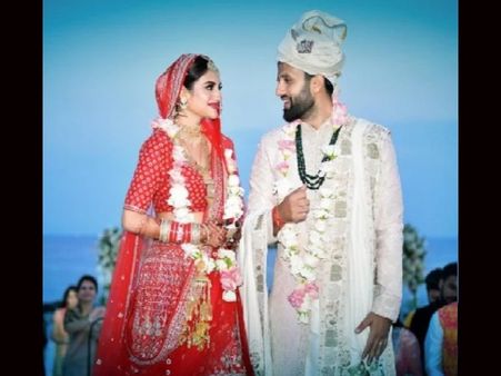 नुसरत जहां ने डिलीट कर दीं शादी सारी तस्वीरें, पति निखिल जैन से हुईं अलग!