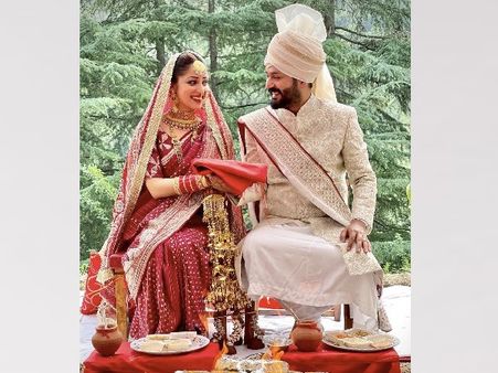 यामी गौतम ने रचाई उरी डायरेक्टर आदित्य धर के साथ शादी, शेयर की वेडिंग की पहली फोटो