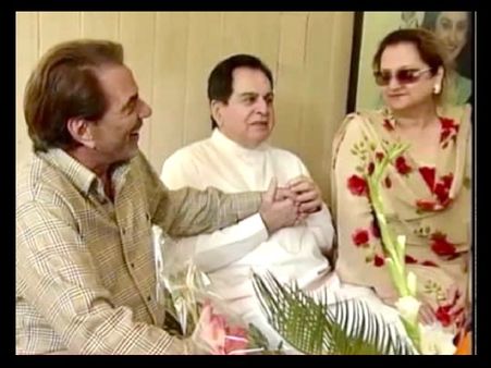 दिलीप कुमार के अस्पताल में भर्ती होने पर भावुक धर्मेंद्र, फोटो शेयर कर लिखा- एक नेक रूह इंसान