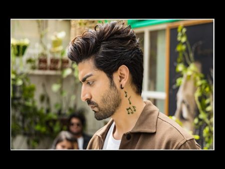 गुरमीत चौधरी ने 'बेदर्दी से प्यार का' सांग के लिए बनाया अनोखा टैटू, देखकर हो जायेंगे हैरान