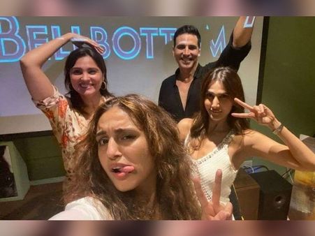 अक्षय कुमार की बेल बॉटम की स्पेशल स्क्रीनिंग, लारा से लेकर वाणी कपूर तस्वीर में आए नजर